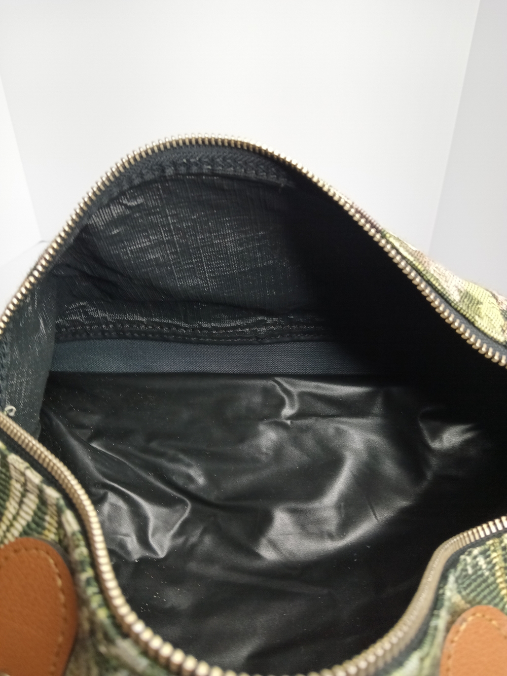 American Tourister Green Floral Tapestry Travel Bag with Tan Trim - Picture 7 of 7